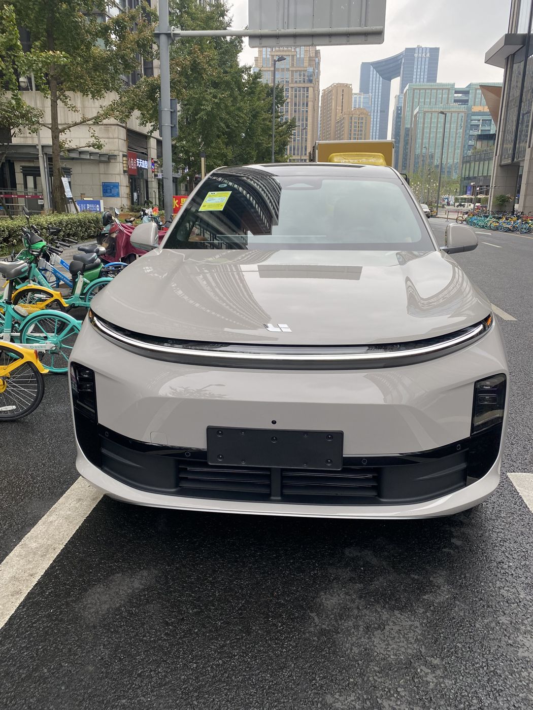 壹号国际 MEGA 高压纯电 MPV